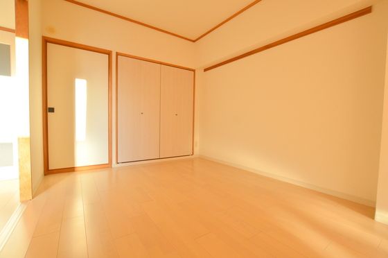 �y�����E���r���O�z�@