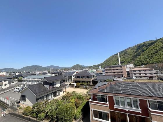 �y���]�z�@