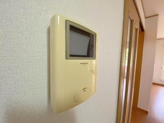 �y�Z�L�����e�B�z�@