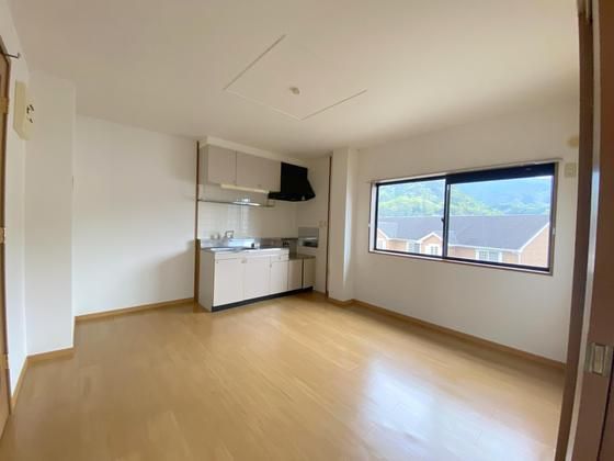 �y�����E���r���O�z�@