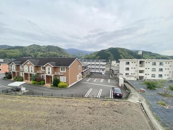 �y���]�z�@