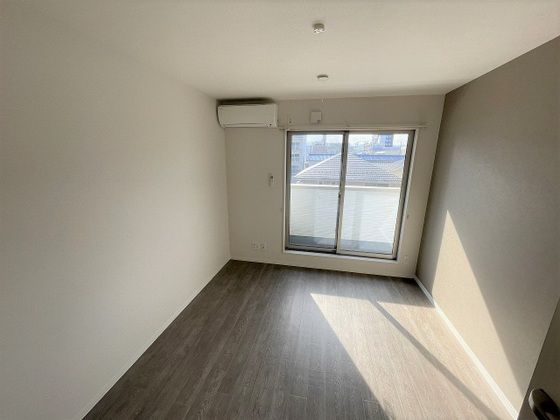 �y�����E���r���O�z�@