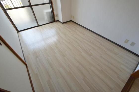 �y�����E���r���O�z�@