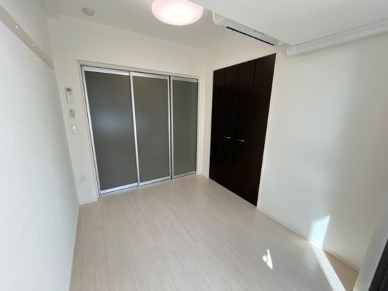 �y�����E���r���O�z�@