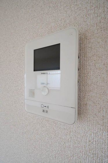 �y�Z�L�����e�B�z�@