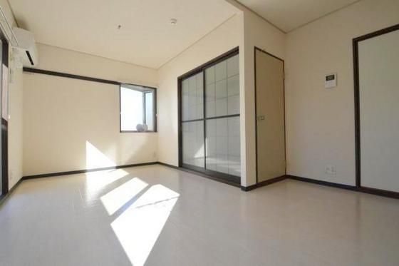 �y�����E���r���O�z�@