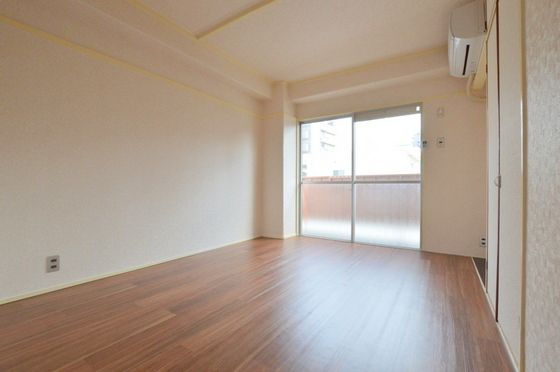 �y�����E���r���O�z�@