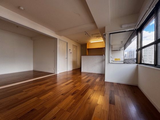 �y�����E���r���O�z�@