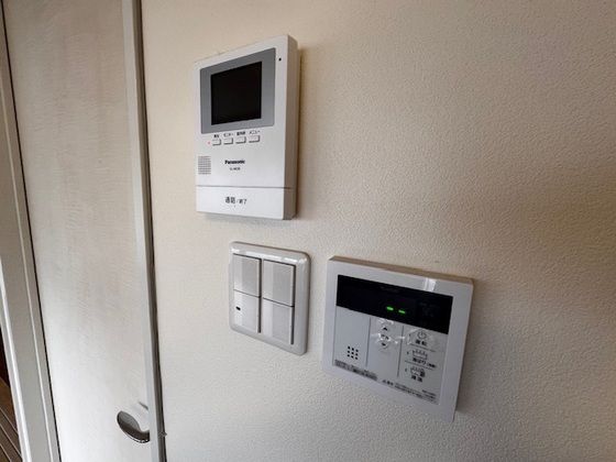 �y�Z�L�����e�B�z�@