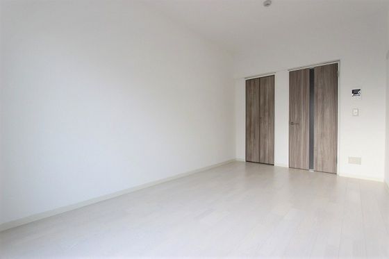 �y�����E���r���O�z�@