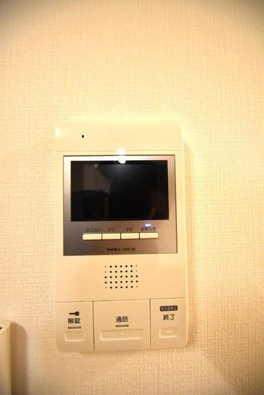 �y�Z�L�����e�B�z�@