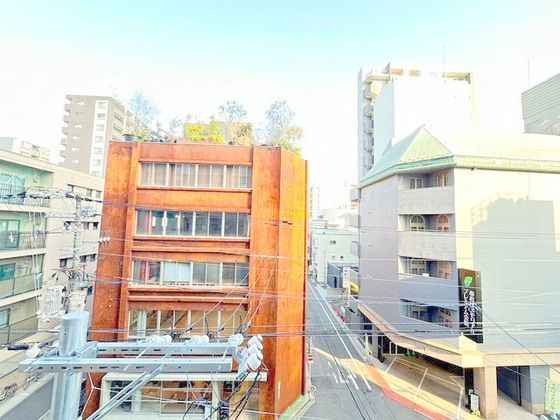 �y���]�z�@