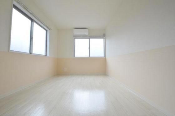 �y�����E���r���O�z�@