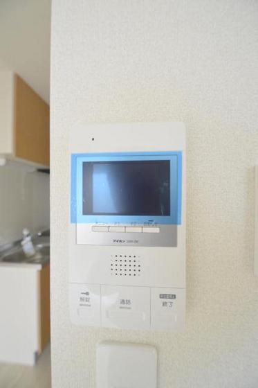 �y�Z�L�����e�B�z�@