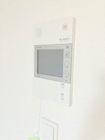 �y�Z�L�����e�B�z�@