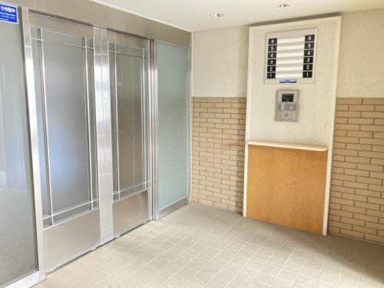 �y�Z�L�����e�B�z�@