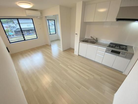 �y�����E���r���O�z�@