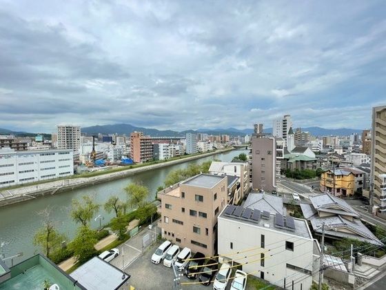 �y���]�z�@