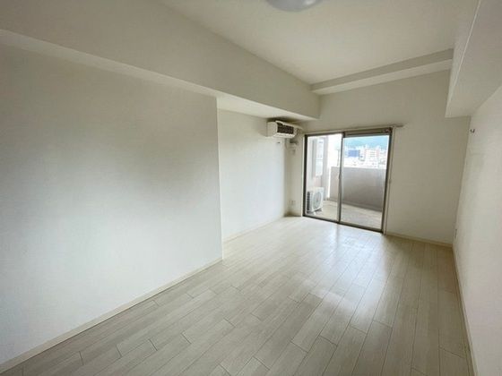 �y�����E���r���O�z�@