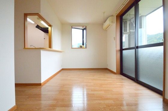 �y�����E���r���O�z�@�l�C�̃J�E���^�[�L�b�`����