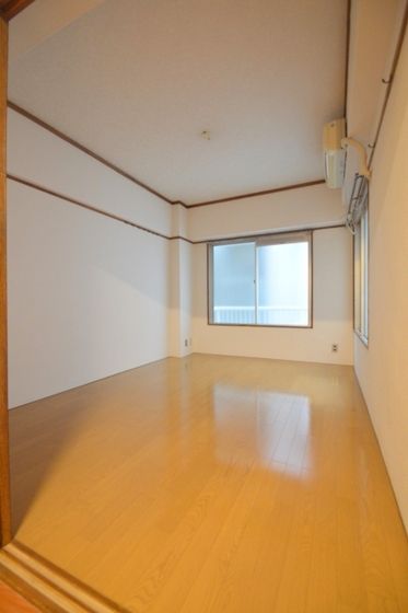 �y���̑������E�X�y�[�X�z�@�L���C�ȃI�[���t���[�����O��Ԃł��I