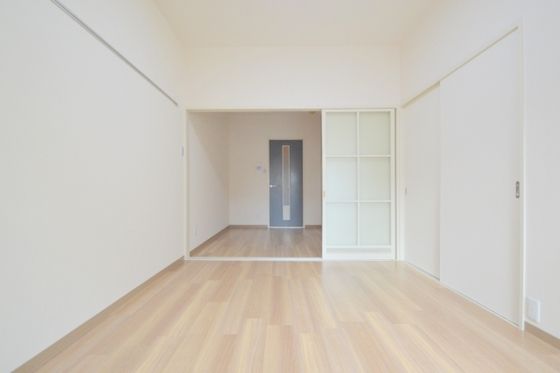 �y�����E���r���O�z�@