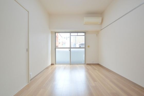 �y�����E���r���O�z�@