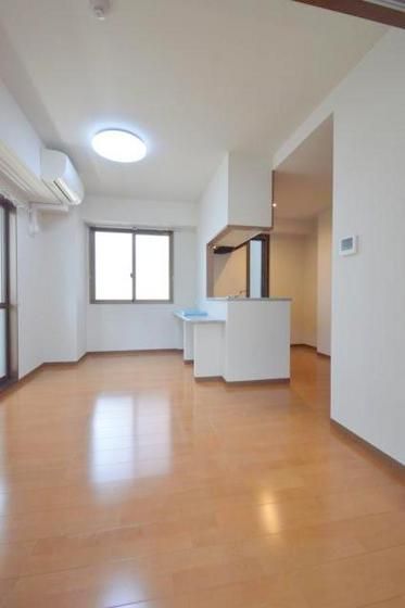 �y�����E���r���O�z�@