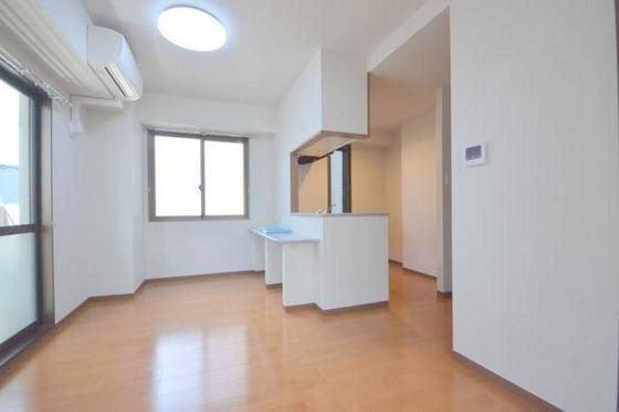 �y�����E���r���O�z�@