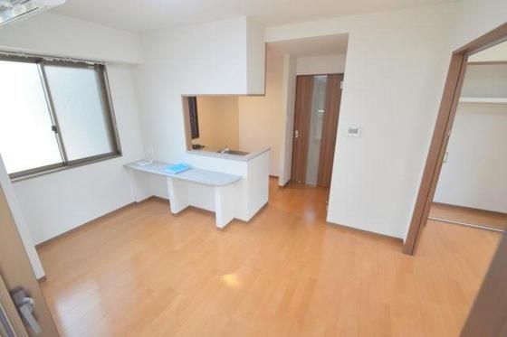 �y�����E���r���O�z�@