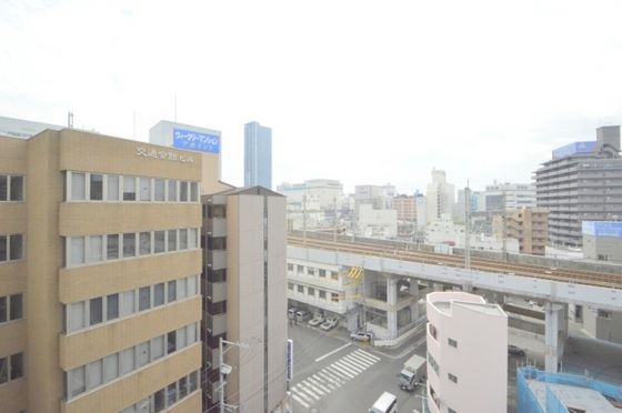 �y���]�z�@