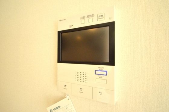 �y�Z�L�����e�B�z�@