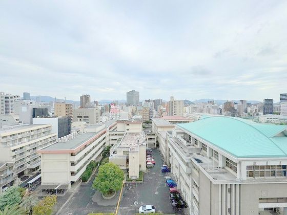 �y���]�z�@