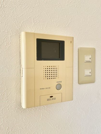 �y�Z�L�����e�B�z�@