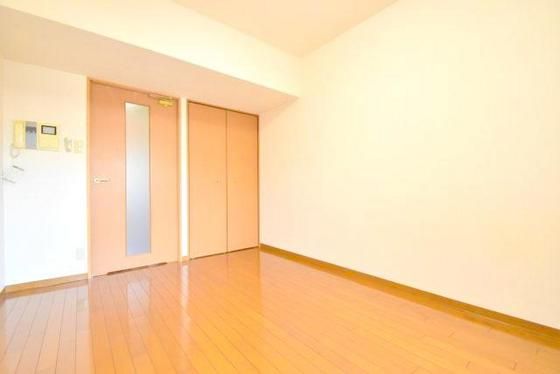 �y�����E���r���O�z�@