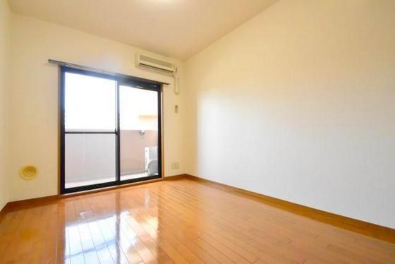 �y�����E���r���O�z�@