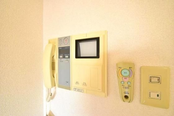 �y�Z�L�����e�B�z�@