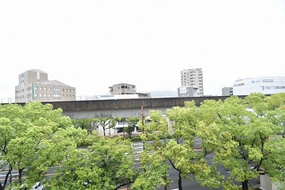 �y���]�z�@