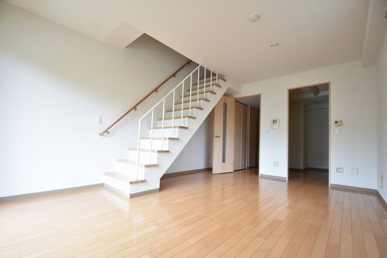 �y�����E���r���O�z�@