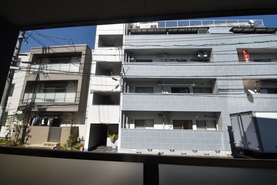 �y���]�z�@