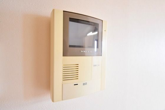 �y�Z�L�����e�B�z�@