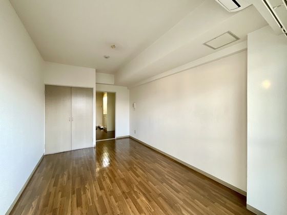 �y�����E���r���O�z�@