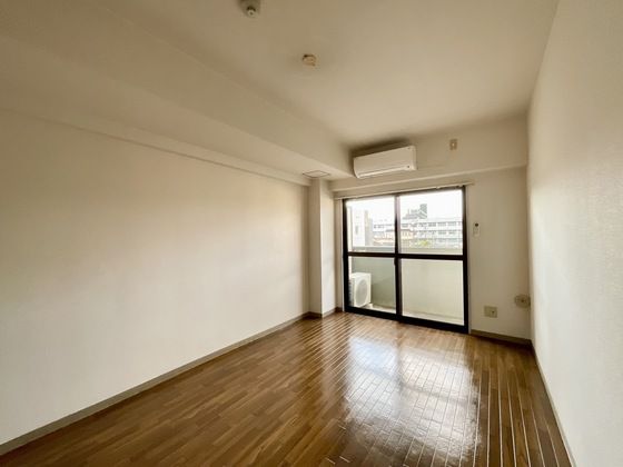 �y�����E���r���O�z�@