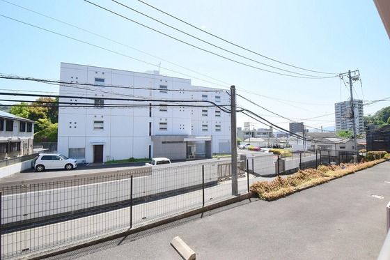 �y���]�z�@