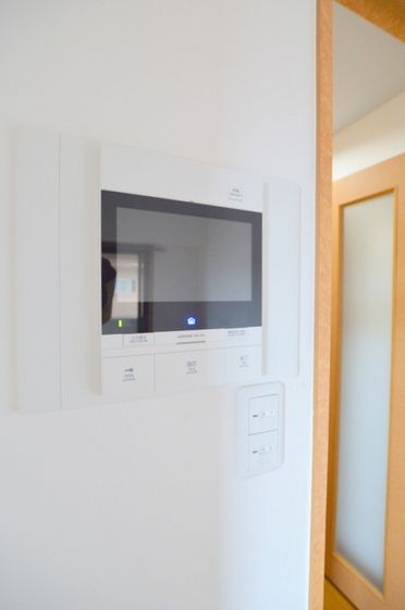 �y�Z�L�����e�B�z�@