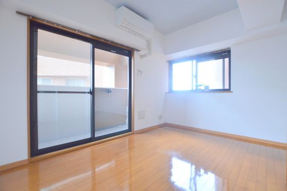 �y�����E���r���O�z�@