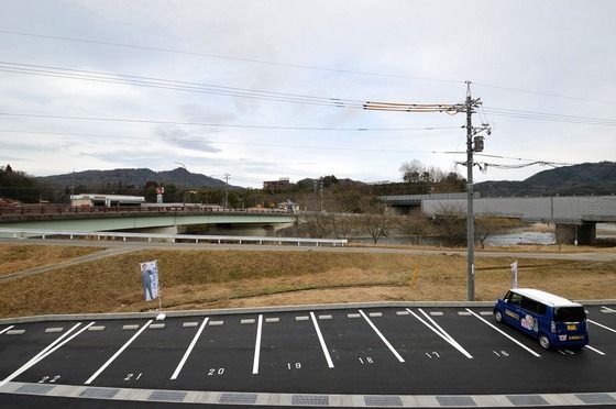 �y���]�z�@