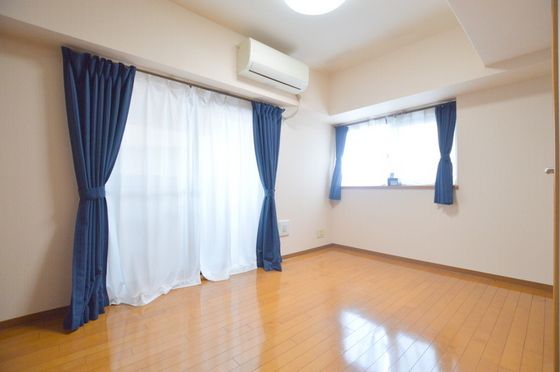 �y�����E���r���O�z�@