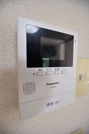 �y�Z�L�����e�B�z�@