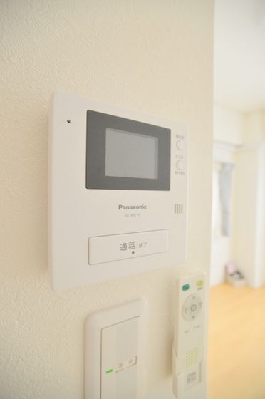 �y�Z�L�����e�B�z�@